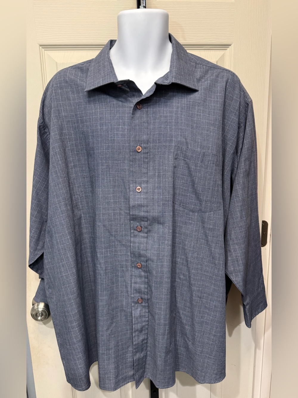 Oleg Cassini Men's Charcoal Gray Windowpane Button-Down Long Sleeve Shirt